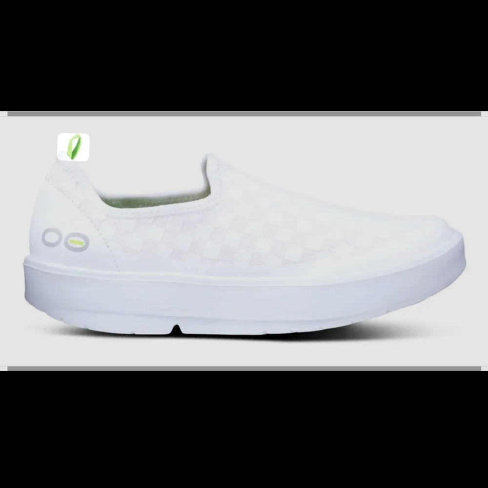 Oofos Size 7/38 Slip On